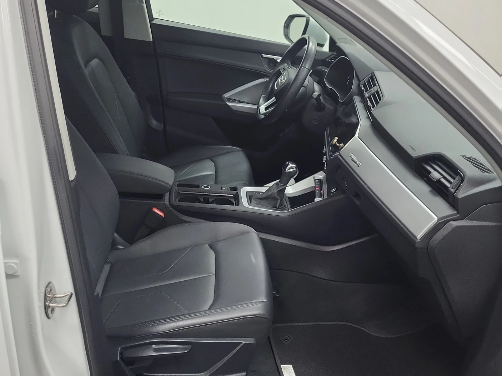 Audi Q3 KOMFORT * CARFAX * АВТО КРЕДИТ * , снимка 11 - Автомобили и джипове - 54755907