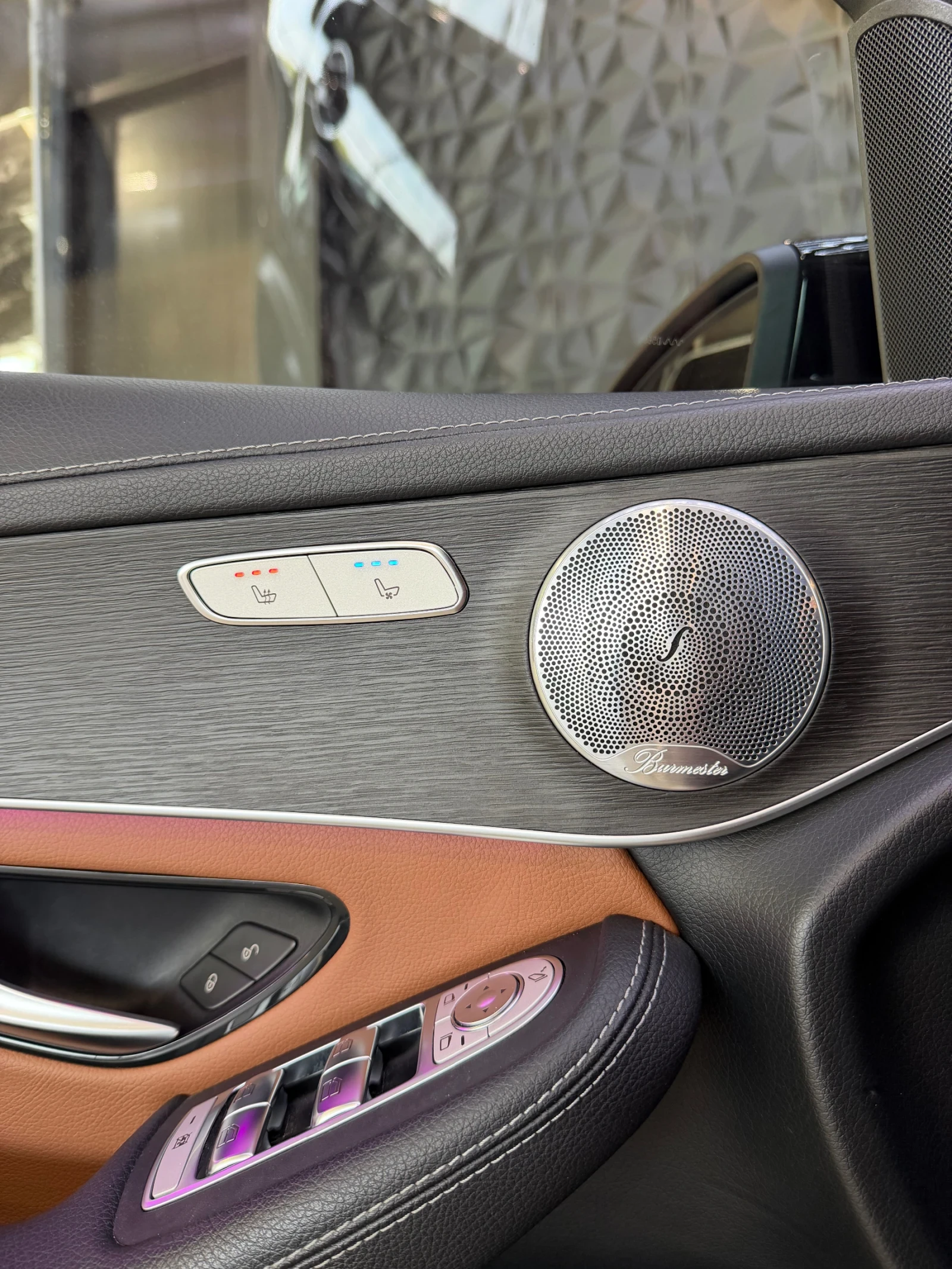 Mercedes-Benz GLC 300 d COUPE 4  MATIC * BURMESTER * AMG * 360 Камера * , снимка 12 - Автомобили и джипове - 54831097