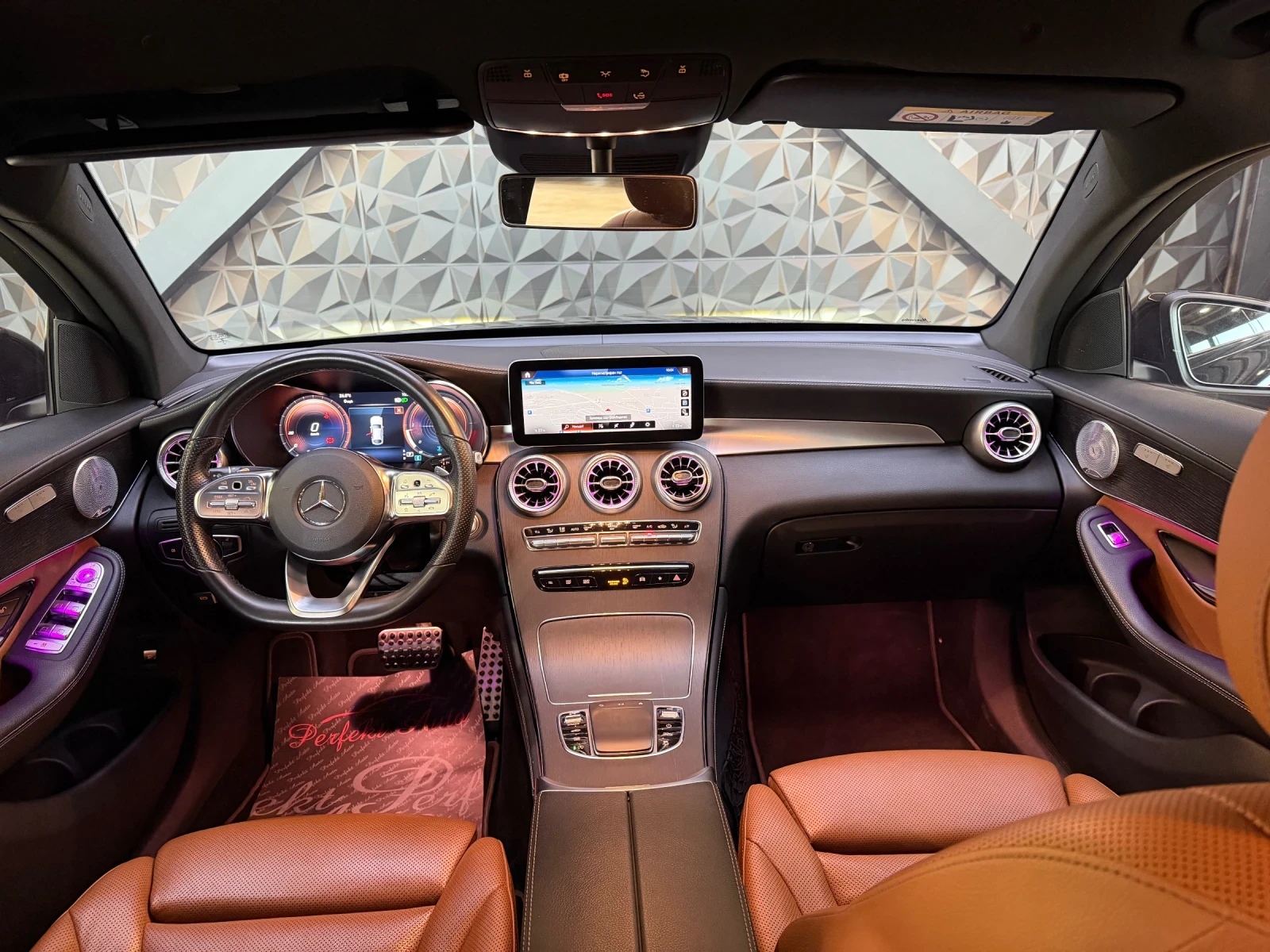 Mercedes-Benz GLC 300 d COUPE 4  MATIC * BURMESTER * AMG * 360 Камера * , снимка 6 - Автомобили и джипове - 54831097