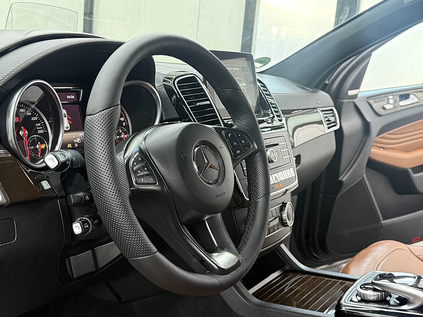 Mercedes-Benz GLE 350 KUPE/BRABUS PACKET/KeulessGo/360-к СОБСТВИН ЛИЗИНГ, снимка 13 - Автомобили и джипове - 55308087