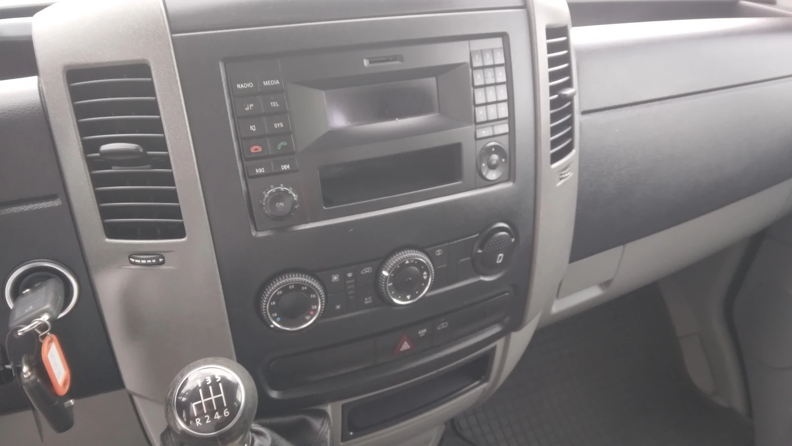 VW Crafter, снимка 14 - Бусове и автобуси - 54753617