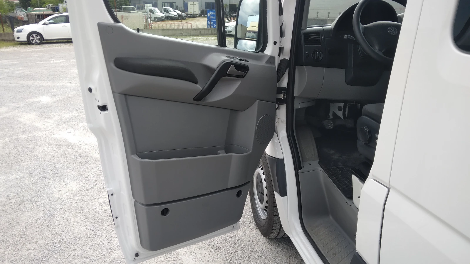 VW Crafter, снимка 5 - Бусове и автобуси - 54753617