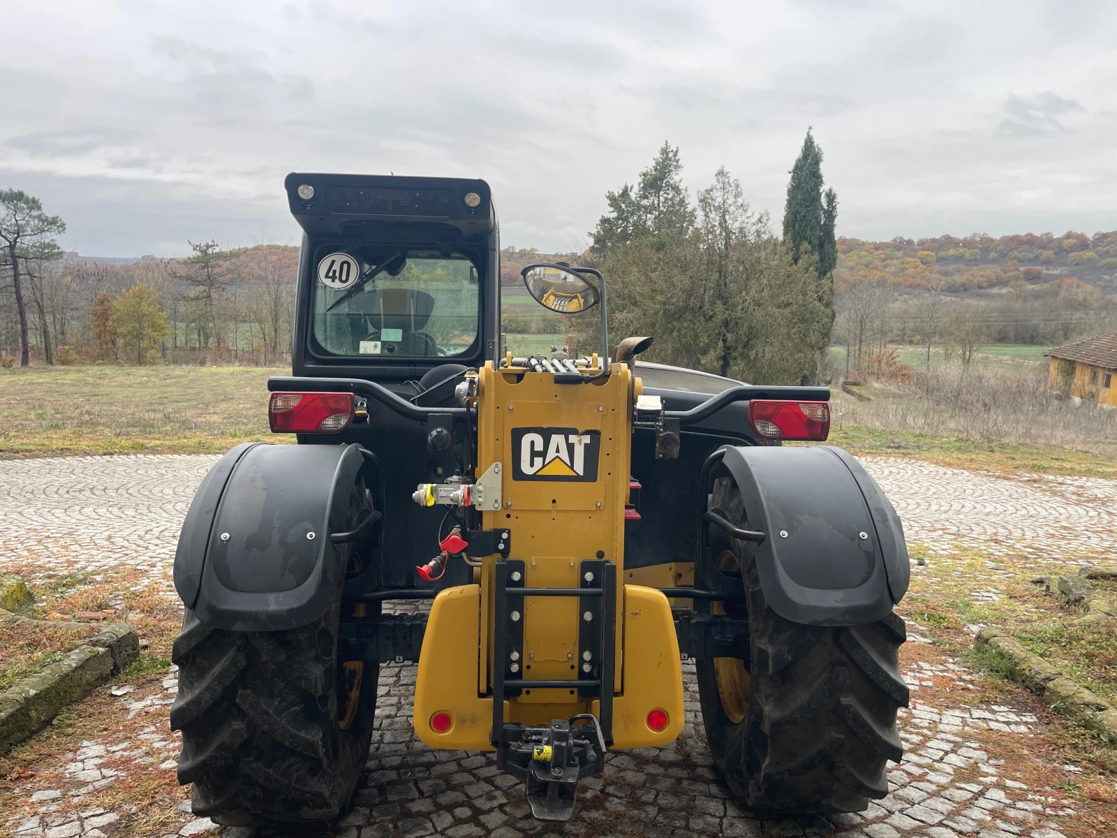 Телескопичен товарач Caterpillar TH 408D ЛИЗИНГ - изображение 6