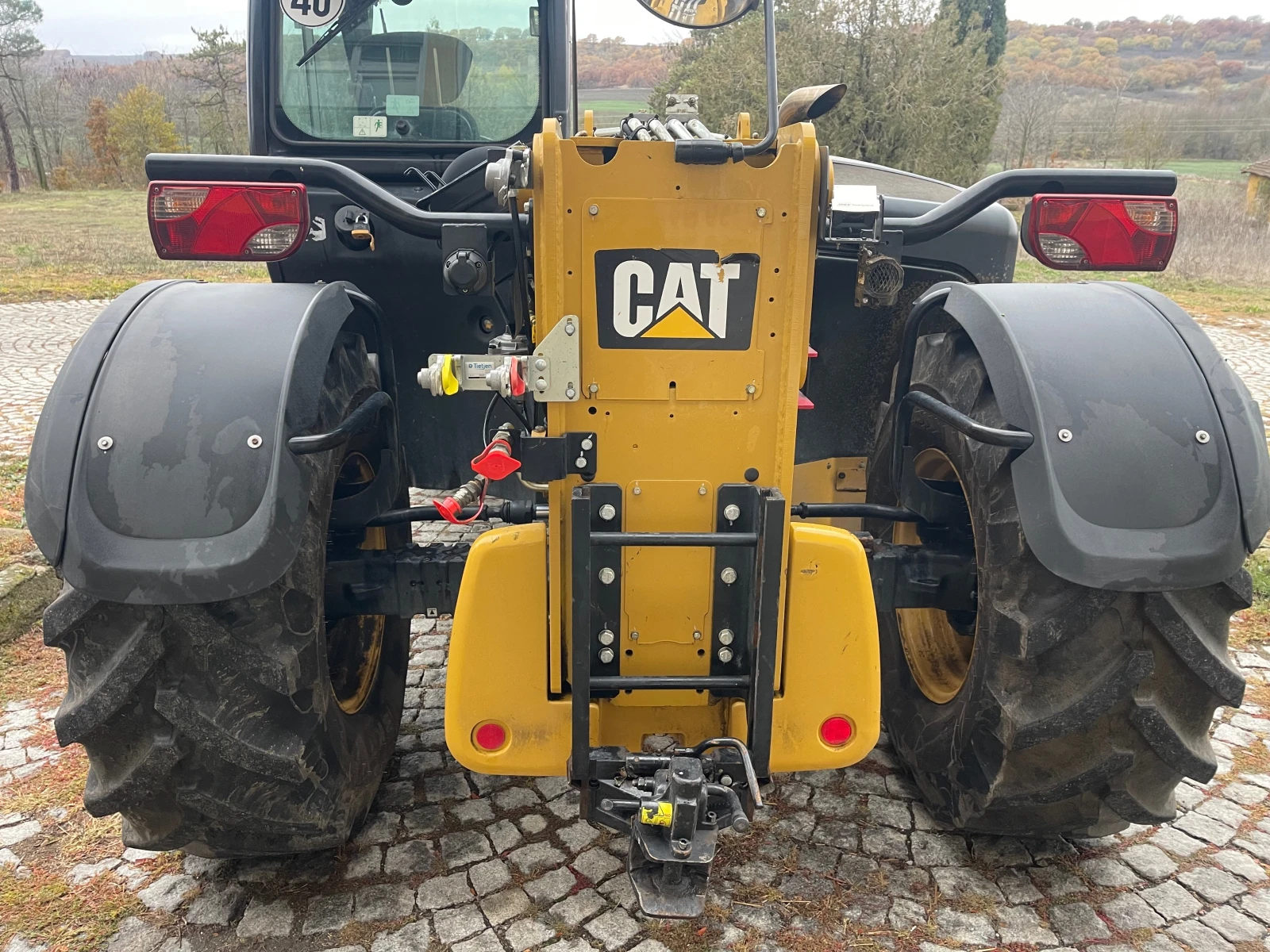 Телескопичен товарач Caterpillar TH 408D ЛИЗИНГ - изображение 7