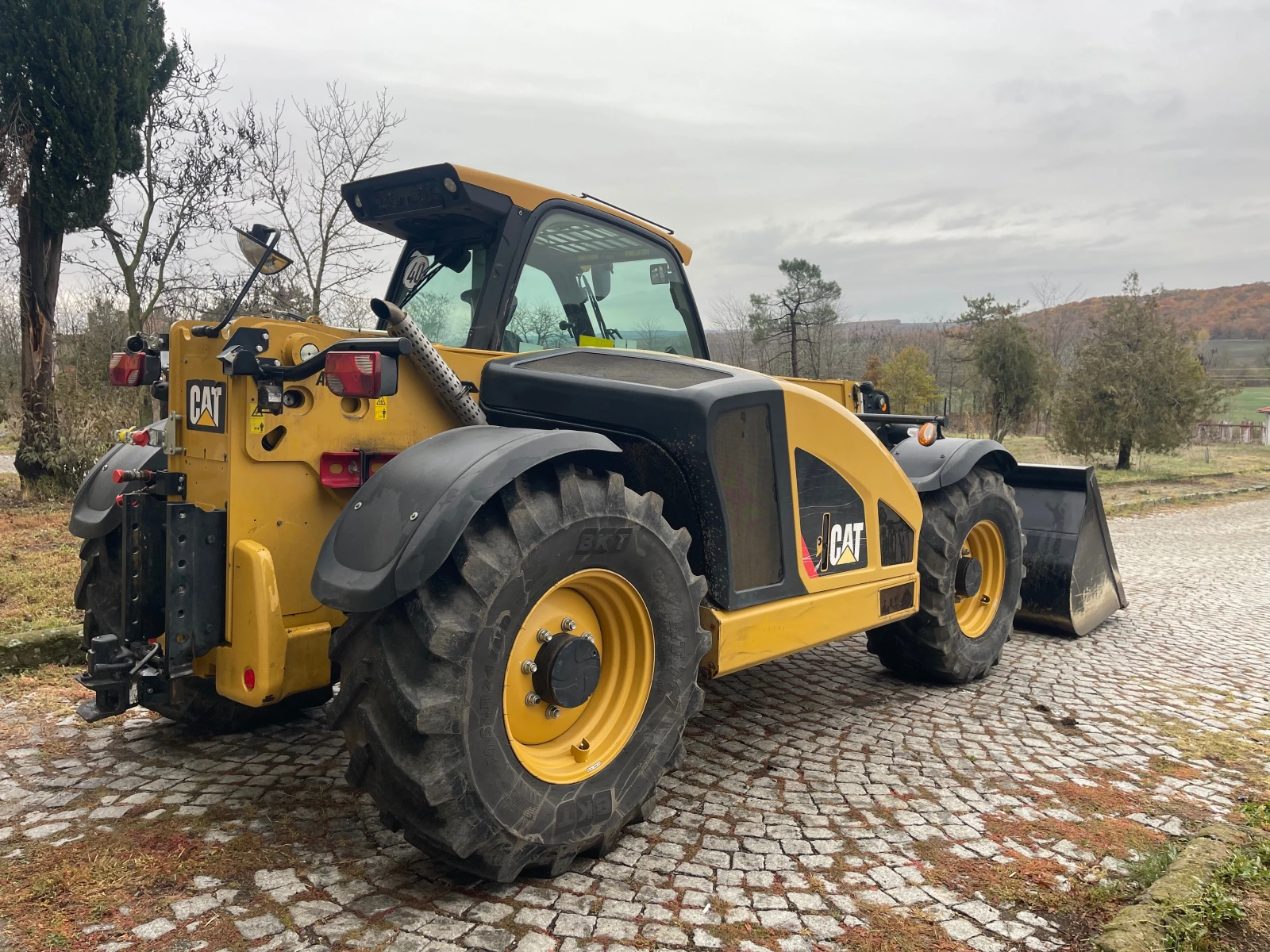 Телескопичен товарач Caterpillar TH 408D ЛИЗИНГ - изображение 9