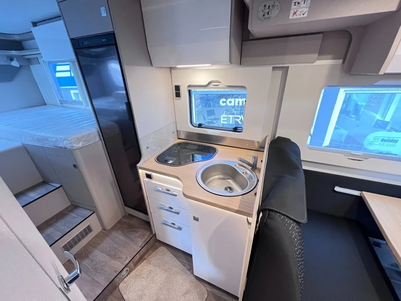 Кемпер HYMER / ERIBA S 585 3500 kg., снимка 8 - Каравани и кемпери - 45998961