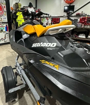 Джет Bombardier Sea Doo SPARK TRIX, снимка 6 - Воден транспорт - 49441545