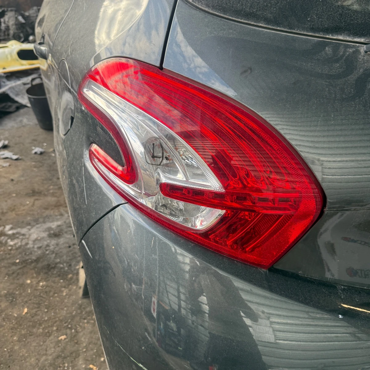 Заден ляв стоп за Peugeot 208 1783-1783