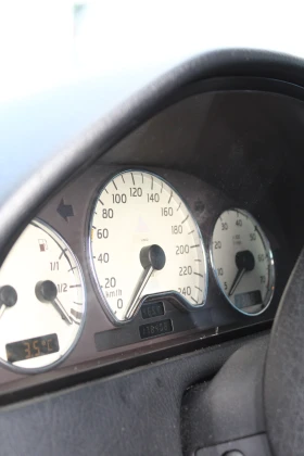 Mercedes-Benz C 180, снимка 12