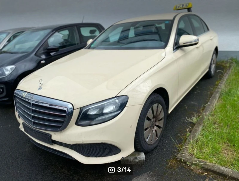 Mercedes-Benz E 220, снимка 1 - Автомобили и джипове - 47134809