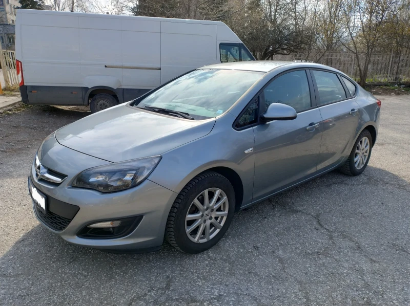 Opel Astra J 1.6 LPG, снимка 8 - Автомобили и джипове - 48028645