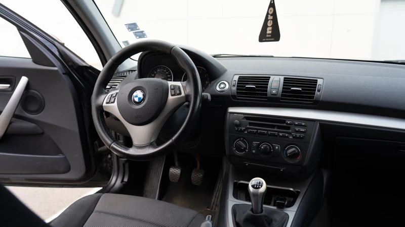 BMW 118 2.0, снимка 11 - Автомобили и джипове - 48370962