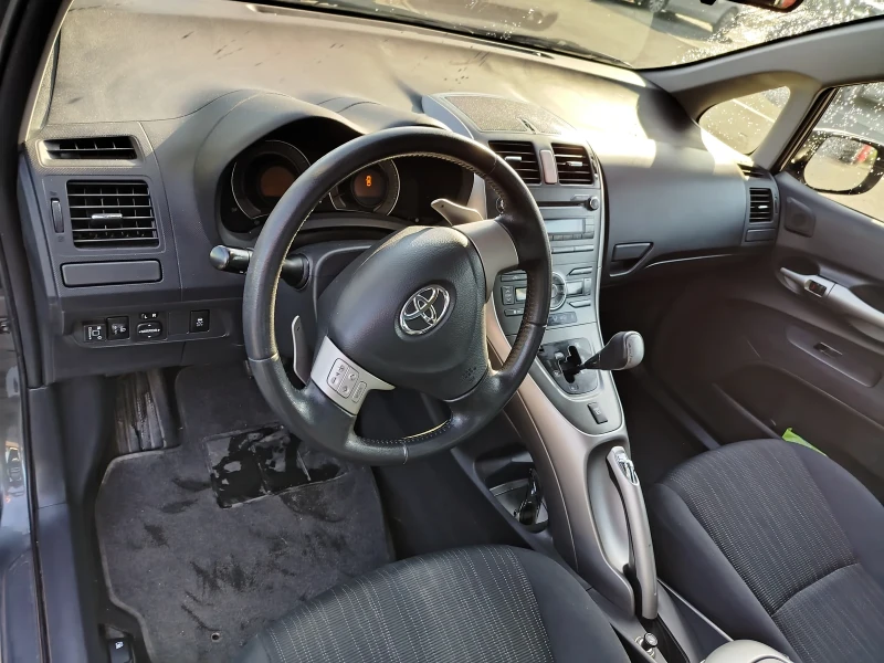 Toyota Auris, снимка 5 - Автомобили и джипове - 48728839