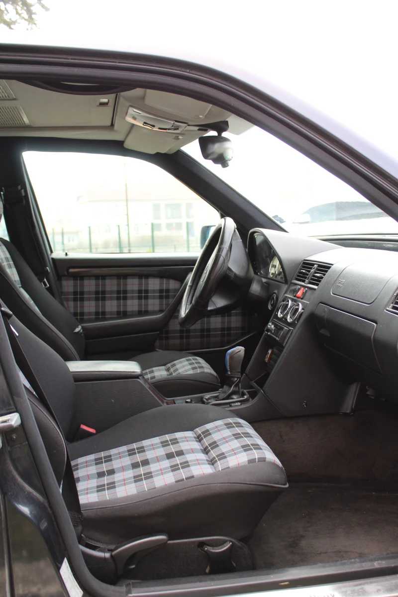 Mercedes-Benz C 180, снимка 10 - Автомобили и джипове - 52789720