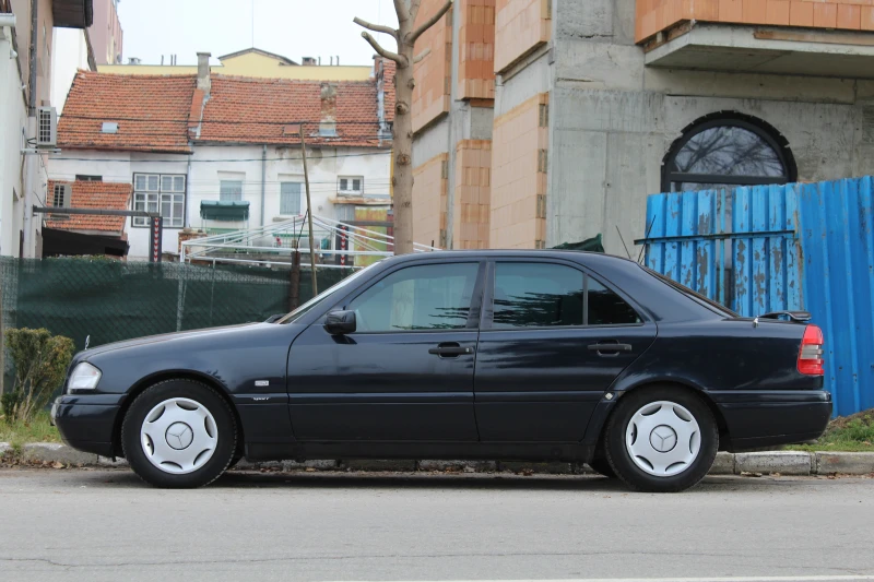 Mercedes-Benz C 180, снимка 2 - Автомобили и джипове - 52789720