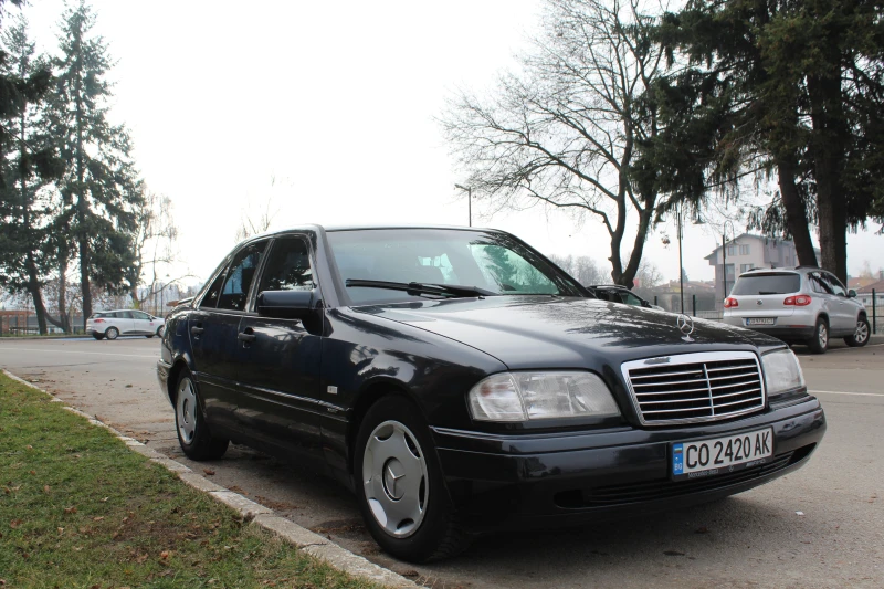 Mercedes-Benz C 180, снимка 5 - Автомобили и джипове - 52789720