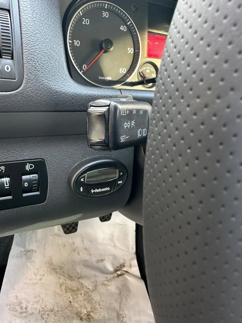 VW Touran 1.9 tdi, снимка 10 - Автомобили и джипове - 52838599