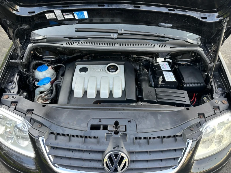 VW Touran 1.9 tdi, снимка 13 - Автомобили и джипове - 52838599