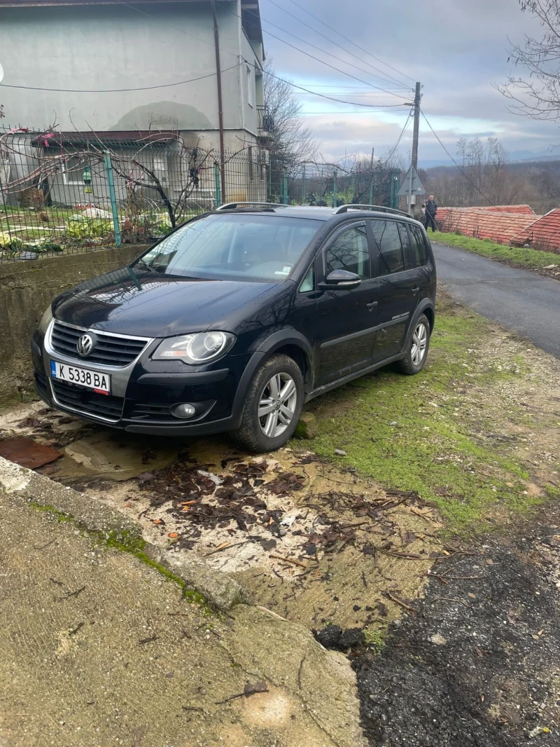 VW Touran 2.0 Tdi, снимка 2 - Автомобили и джипове - 52916229