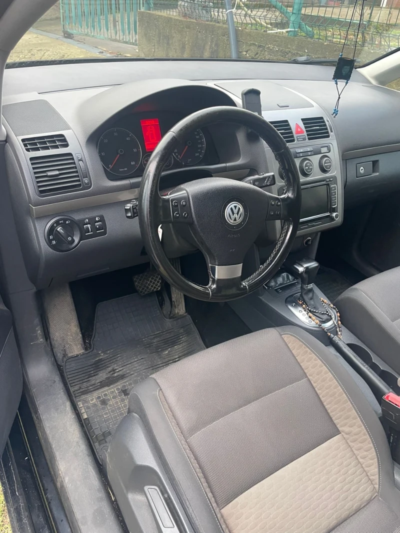 VW Touran 2.0 Tdi, снимка 3 - Автомобили и джипове - 52916229