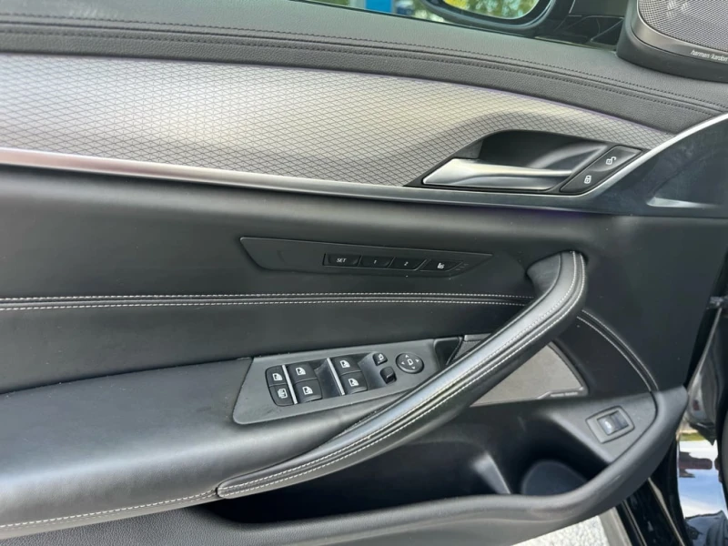 BMW 550 M xDrive * CARFAX * БЕЗ ПЪРВОНАЧАЛНА ВНОСКА, снимка 9 - Автомобили и джипове - 53005538