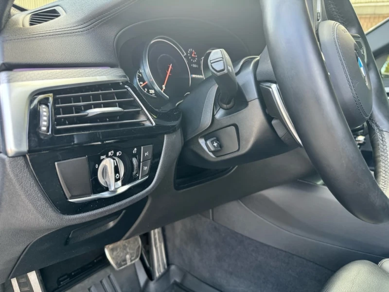 BMW 550 M xDrive * CARFAX * БЕЗ ПЪРВОНАЧАЛНА ВНОСКА, снимка 13 - Автомобили и джипове - 53005538