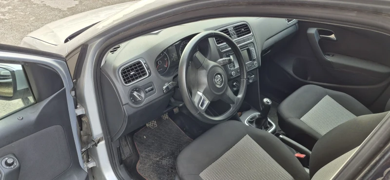 VW Polo 1.6 TDI, снимка 5 - Автомобили и джипове - 53402007