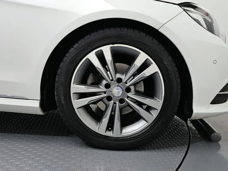 Mercedes-Benz E 200  - изображение 5