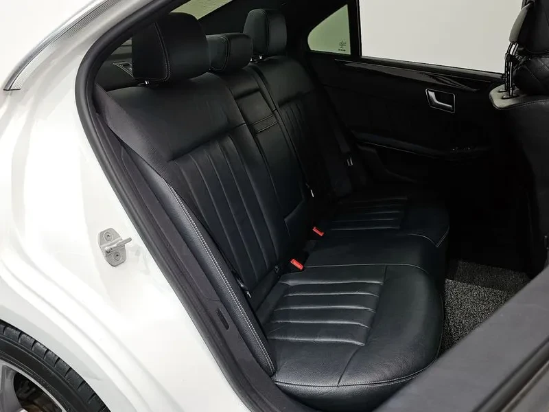 Mercedes-Benz E 200, снимка 12 - Автомобили и джипове - 52847118