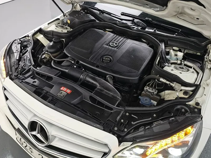 Mercedes-Benz E 200  - изображение 6