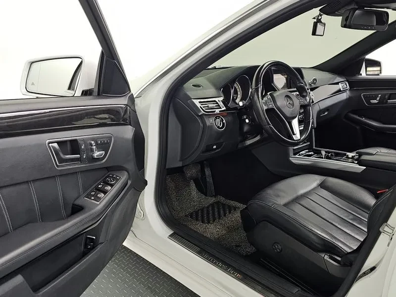 Mercedes-Benz E 200, снимка 11 - Автомобили и джипове - 52847118