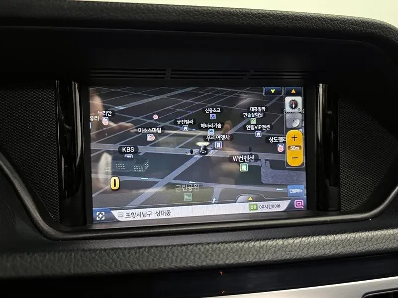 Mercedes-Benz E 200, снимка 16 - Автомобили и джипове - 52847118