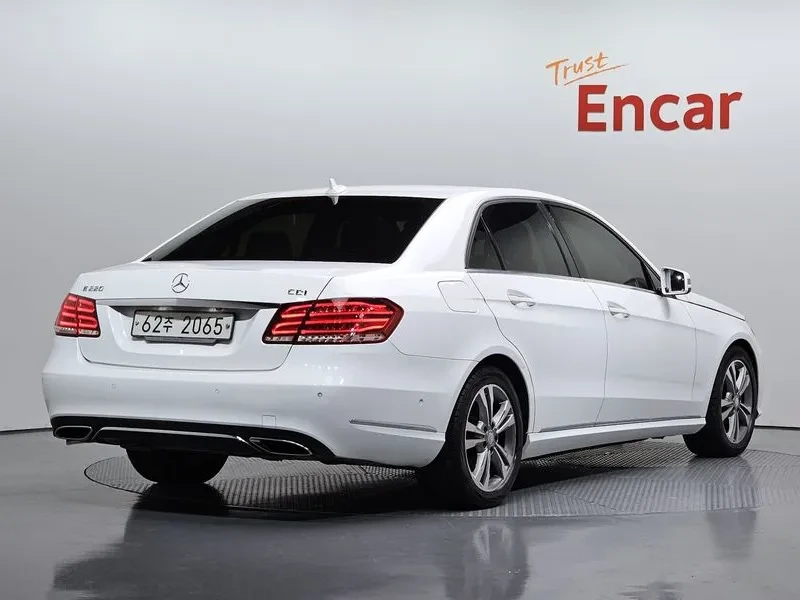 Mercedes-Benz E 200  - изображение 2