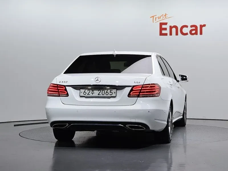 Mercedes-Benz E 200  - изображение 4