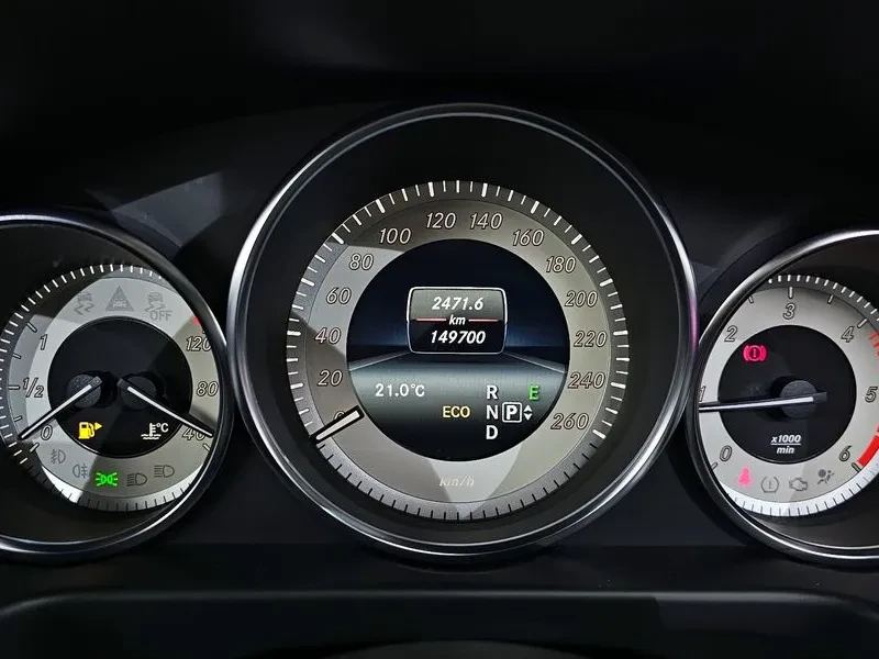 Mercedes-Benz E 200  - изображение 8