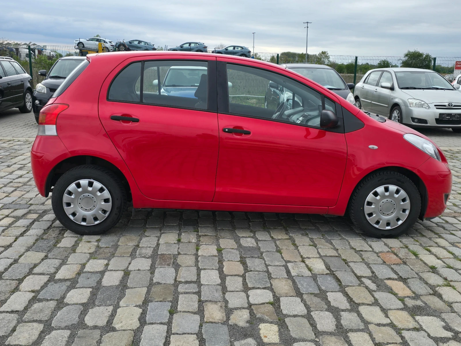 Toyota Yaris FACELIFT 1.0i 69кс ЕВРО 4 - изображение 5