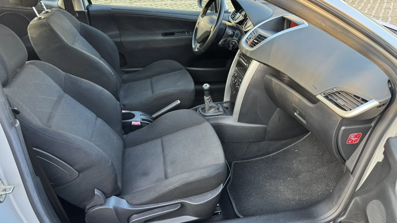 Peugeot 207 1, 4 i 86000 km ! Лизинг !, снимка 4 - Автомобили и джипове - 53906889