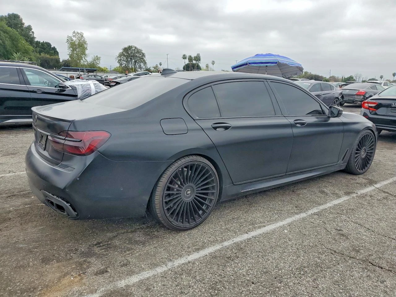 BMW 750 B&W AUDIO* 360 CAM* ОБДУХ* PANO, снимка 3 - Автомобили и джипове - 53985478