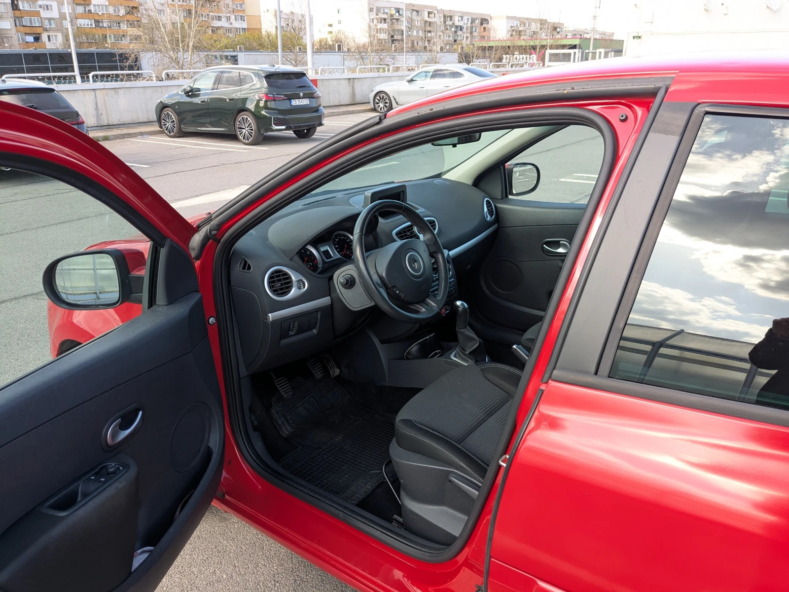 Renault Clio, снимка 9 - Автомобили и джипове - 54240818