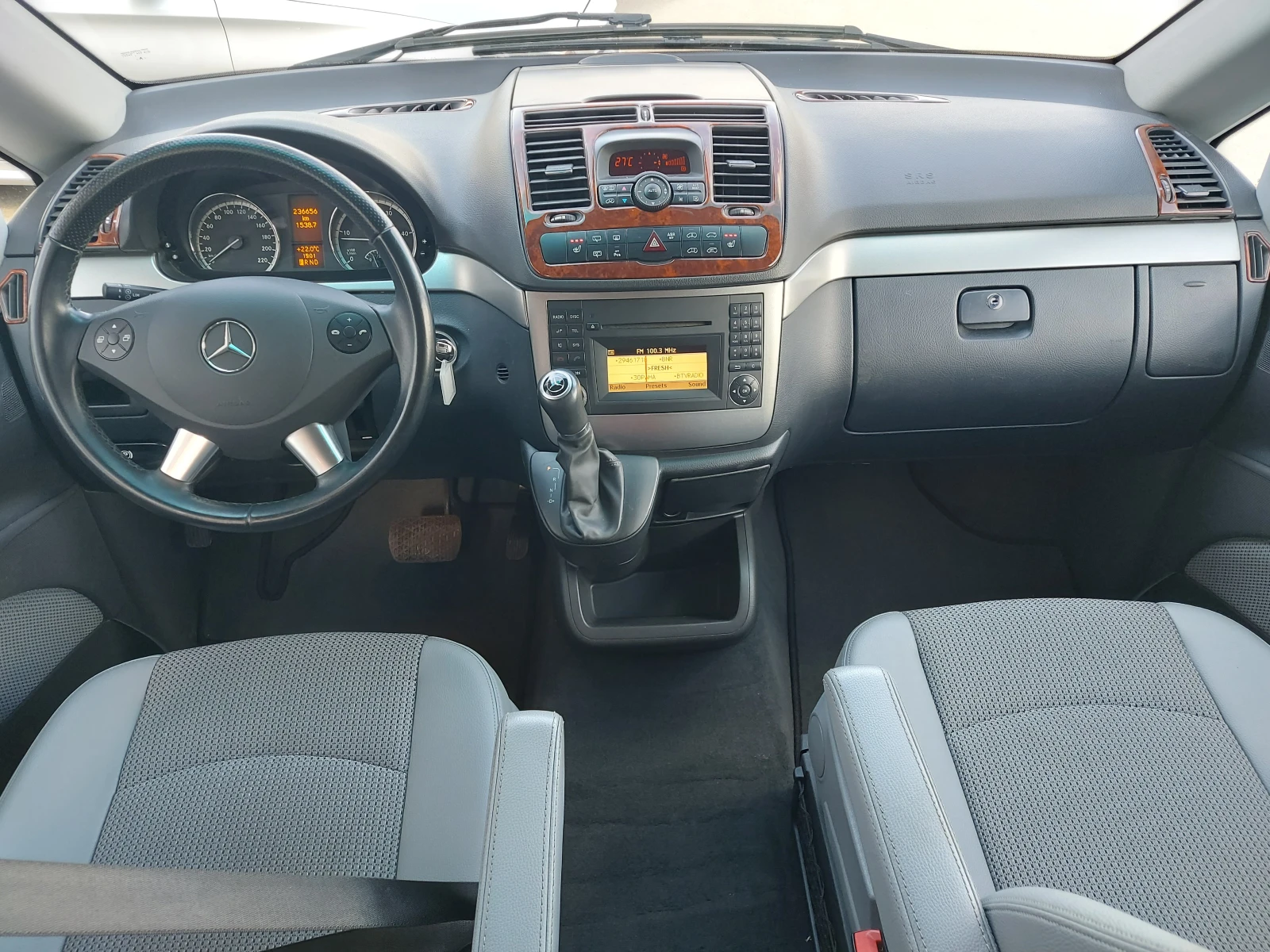Mercedes-Benz Viano 2.2* CDI* 163 к.с.* LUX* 6+ 1 м.* EURO 5* Автомат, снимка 9 - Автомобили и джипове - 54413834