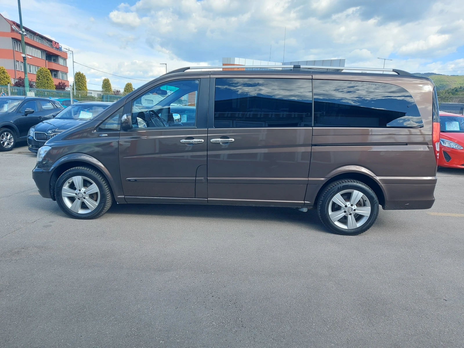 Mercedes-Benz Viano 2.2* CDI* 163 к.с.* LUX* 6+ 1 м.* EURO 5* Автомат, снимка 4 - Автомобили и джипове - 54413834