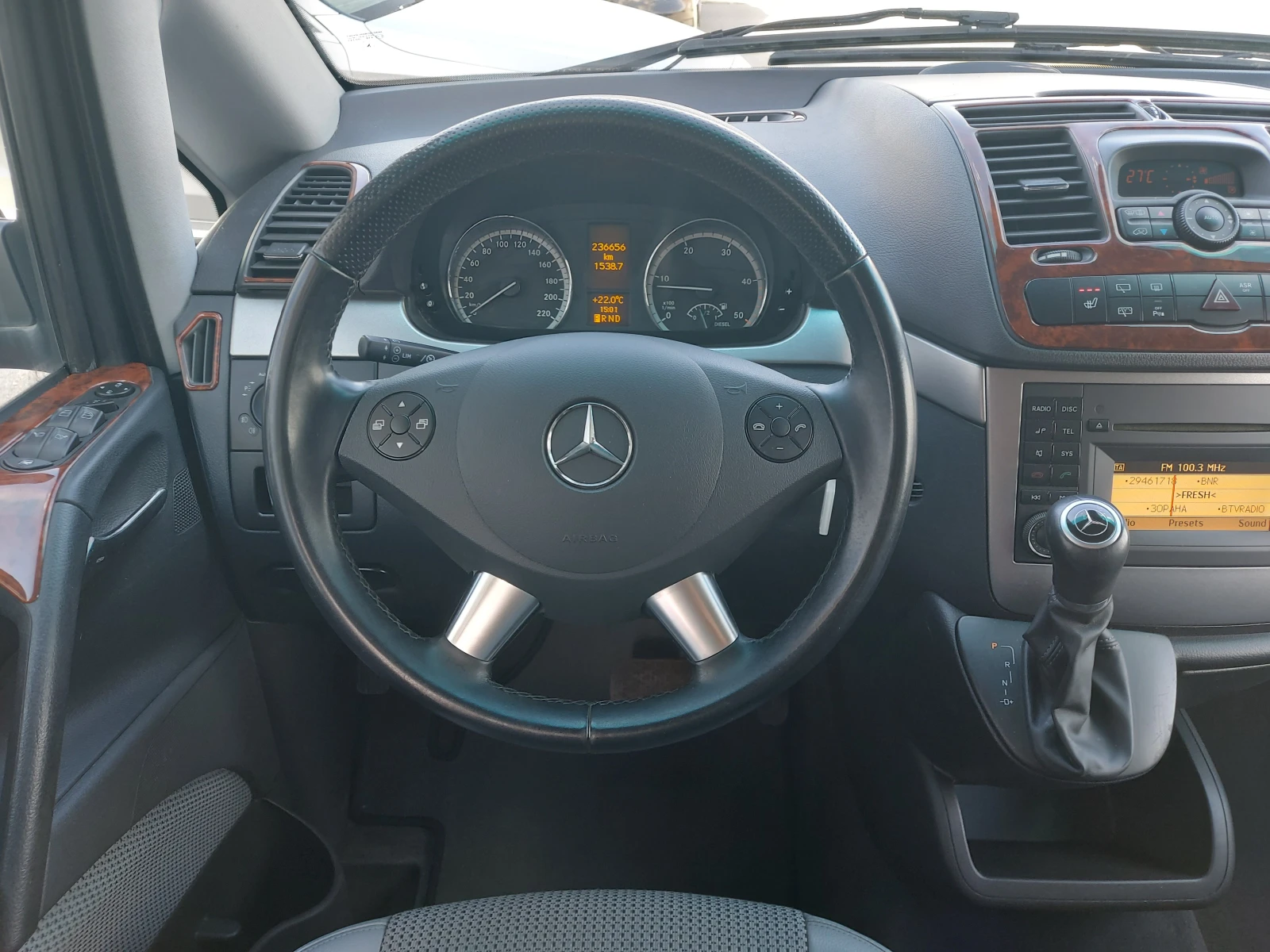 Mercedes-Benz Viano 2.2* CDI* 163 к.с.* LUX* 6+ 1 м.* EURO 5* Автомат, снимка 11 - Автомобили и джипове - 54413834