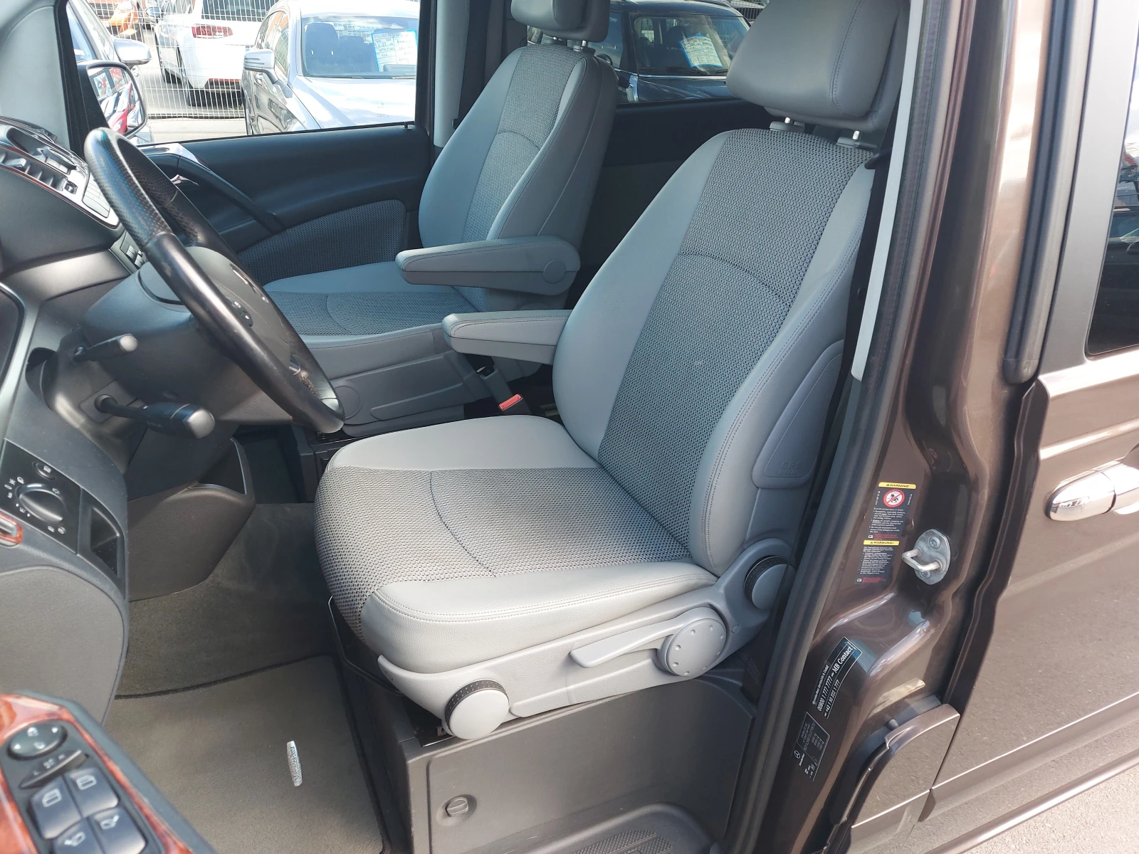 Mercedes-Benz Viano 2.2* CDI* 163 к.с.* LUX* 6+ 1 м.* EURO 5* Автомат, снимка 8 - Автомобили и джипове - 54413834