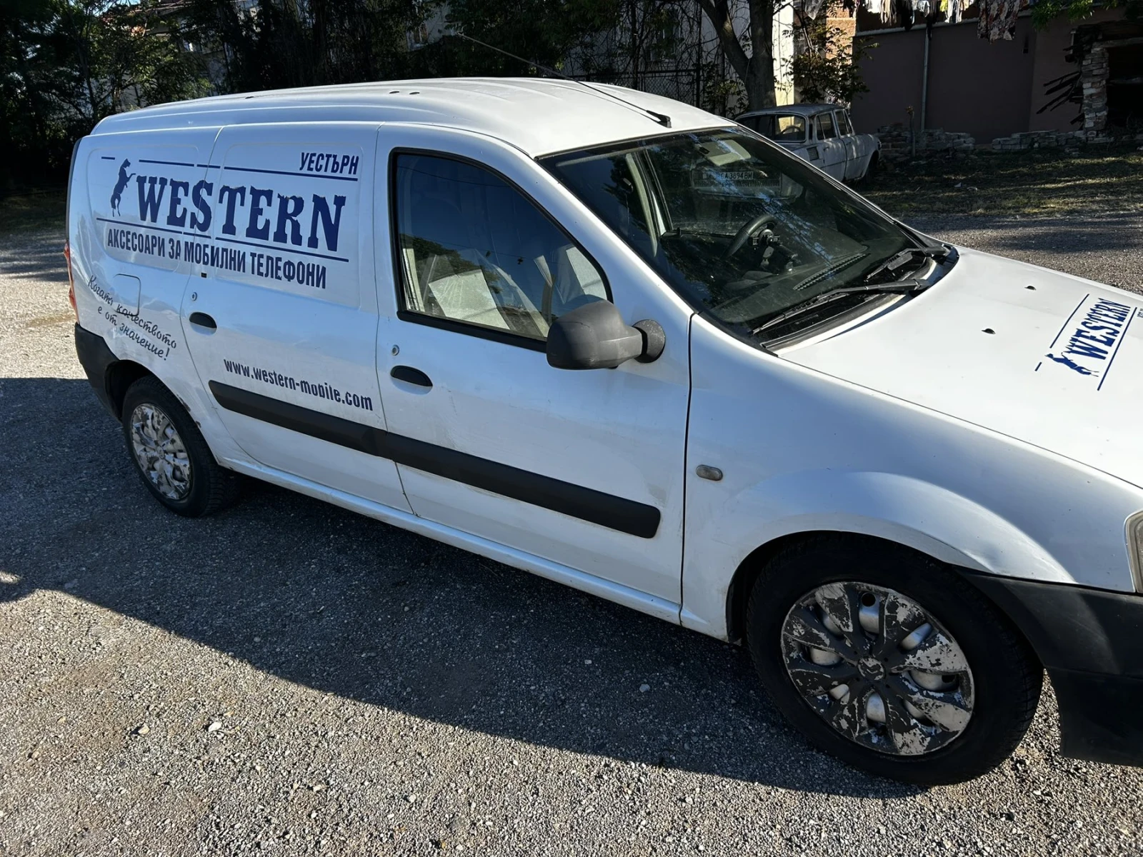 Dacia Logan, снимка 4 - Автомобили и джипове - 54697619