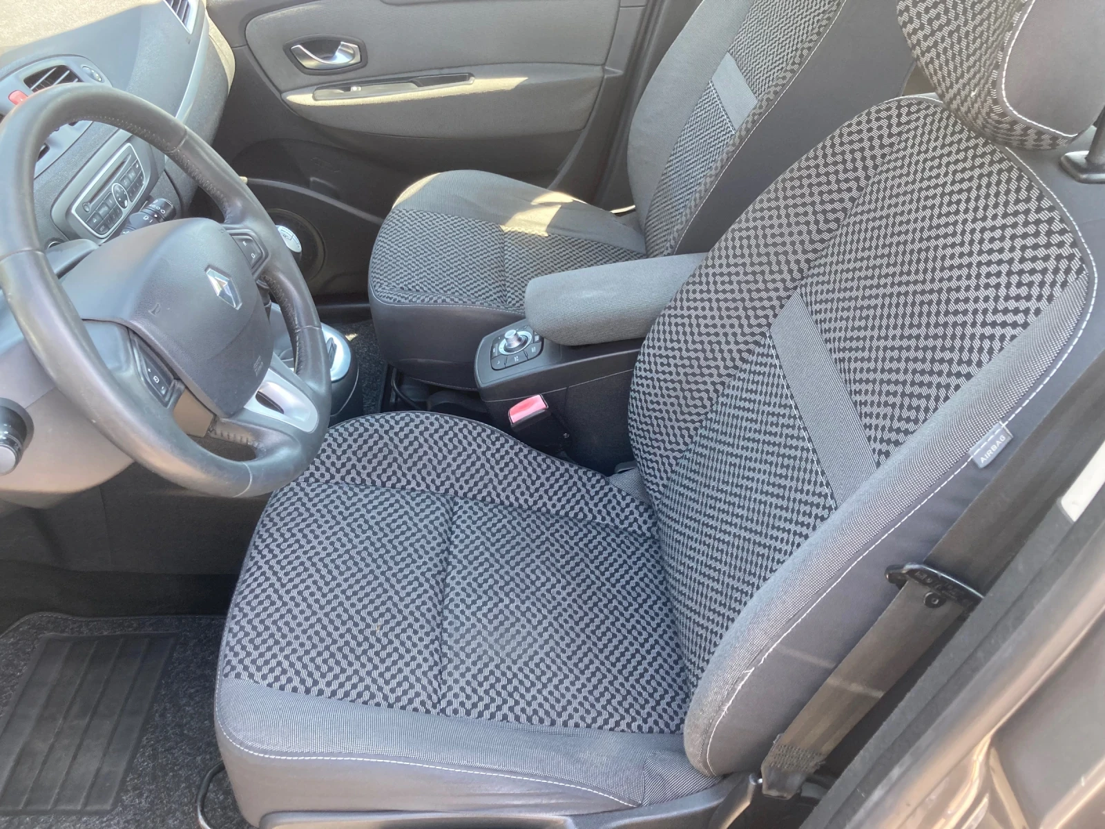 Renault Scenic, снимка 9 - Автомобили и джипове - 55429462