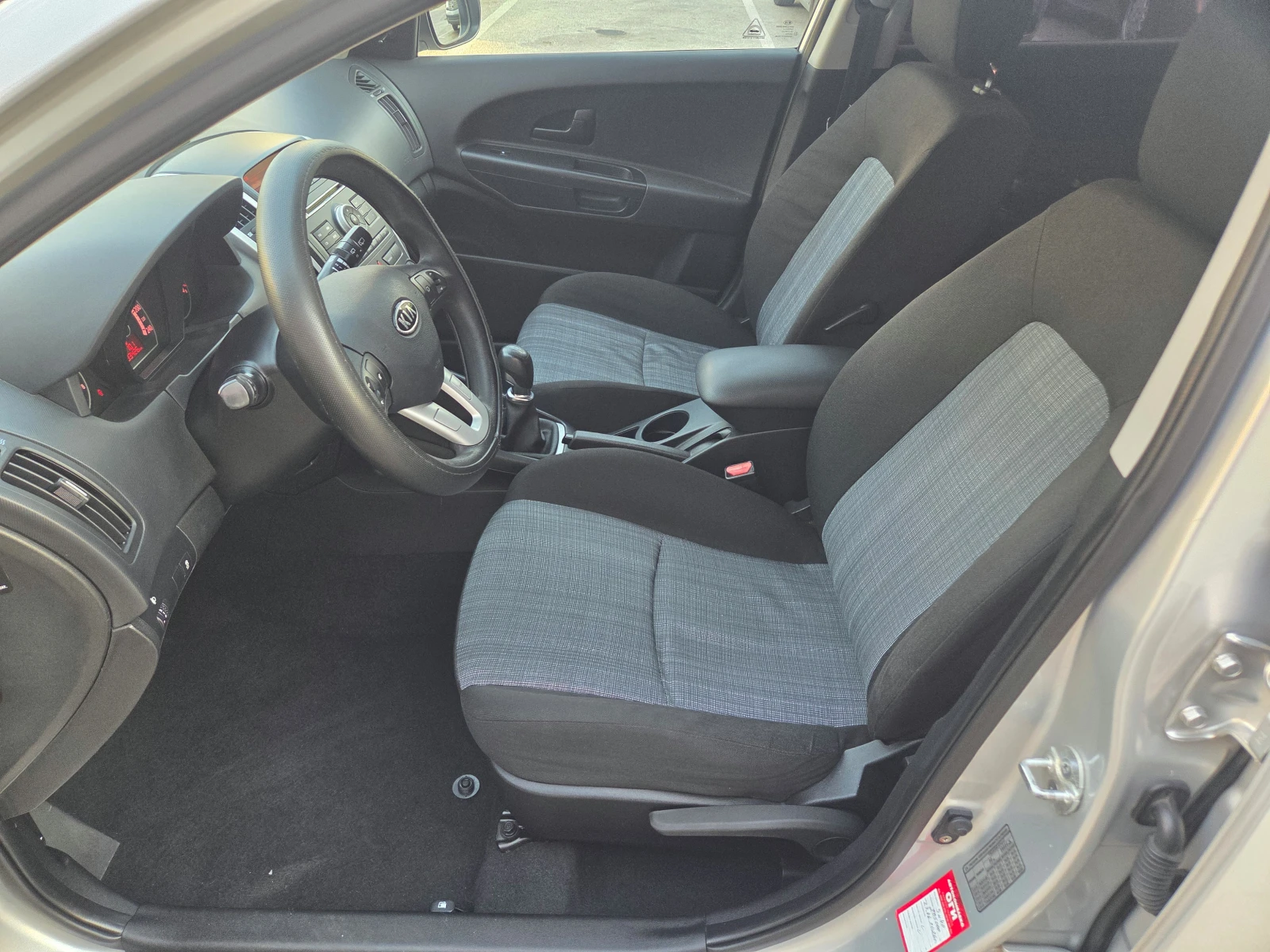 Kia Ceed 1.4i-Gaz.Inj.BRC, снимка 10 - Автомобили и джипове - 55564913