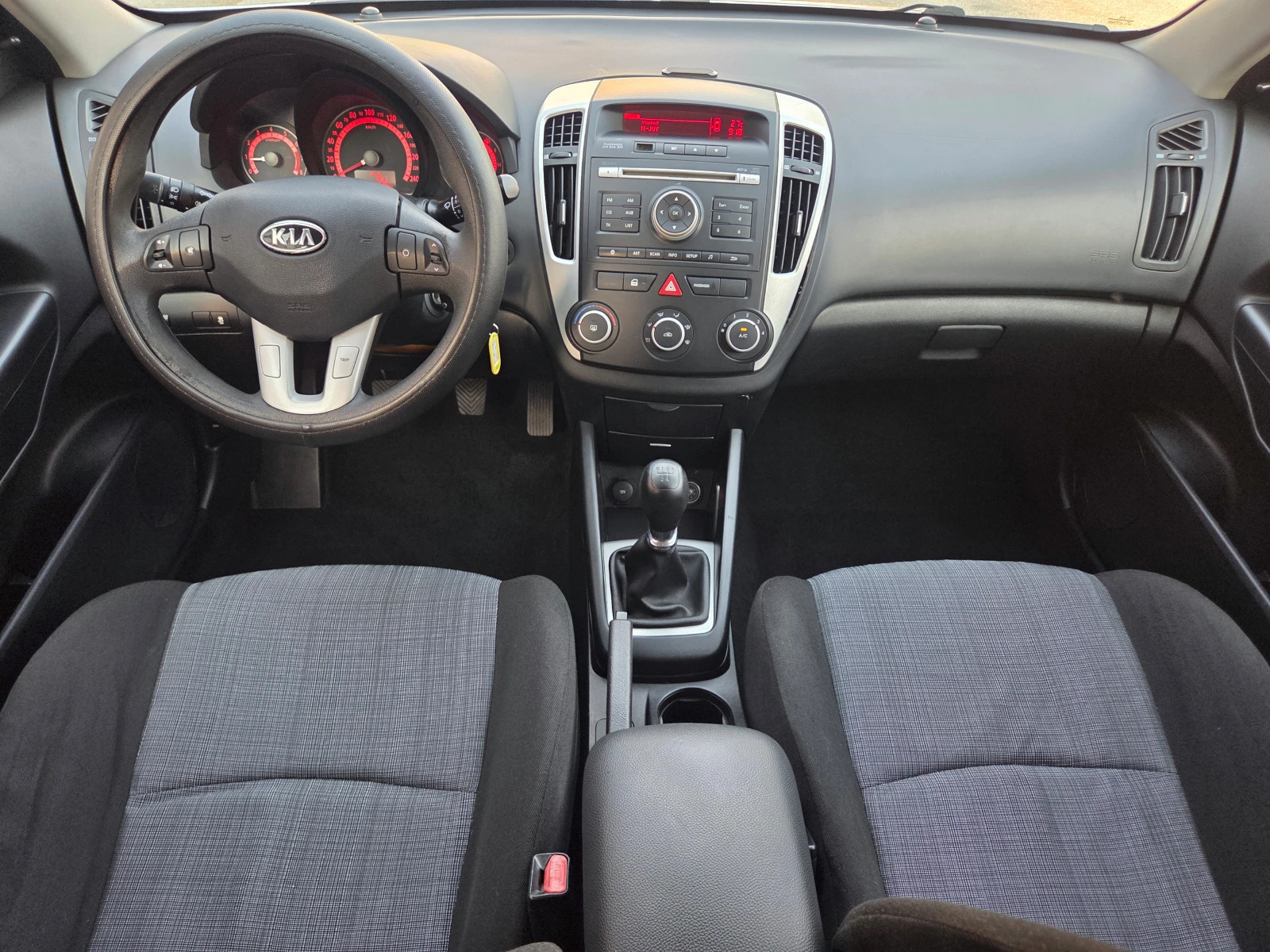 Kia Ceed 1.4i-Gaz.Inj.BRC, снимка 11 - Автомобили и джипове - 55564913