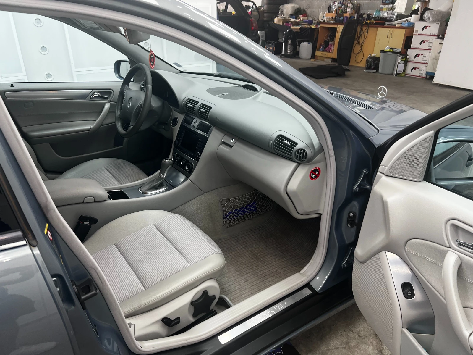 Mercedes-Benz C 200 COMPRESSOR / РЕАЛНИ КИЛОМЕТРИ, снимка 8 - Автомобили и джипове - 55767912