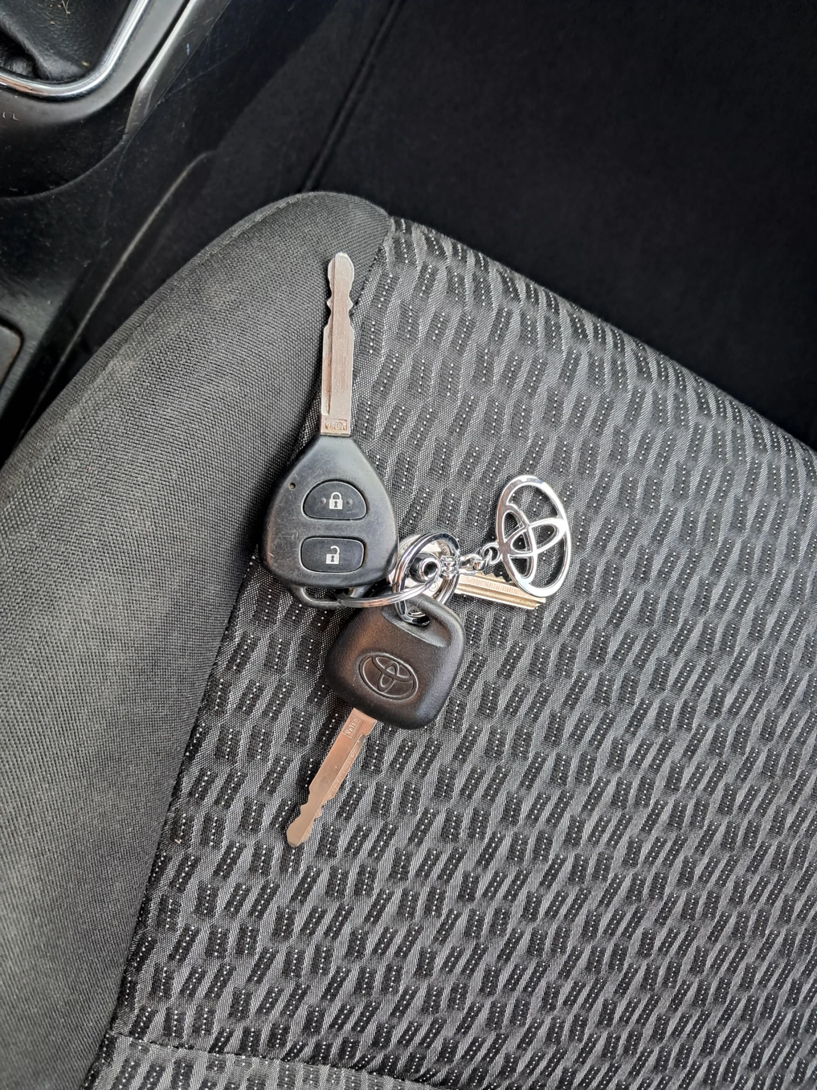 Toyota Yaris 1.4 D4D  90 ks.6sk navi.kamera, снимка 15 - Автомобили и джипове - 55968654