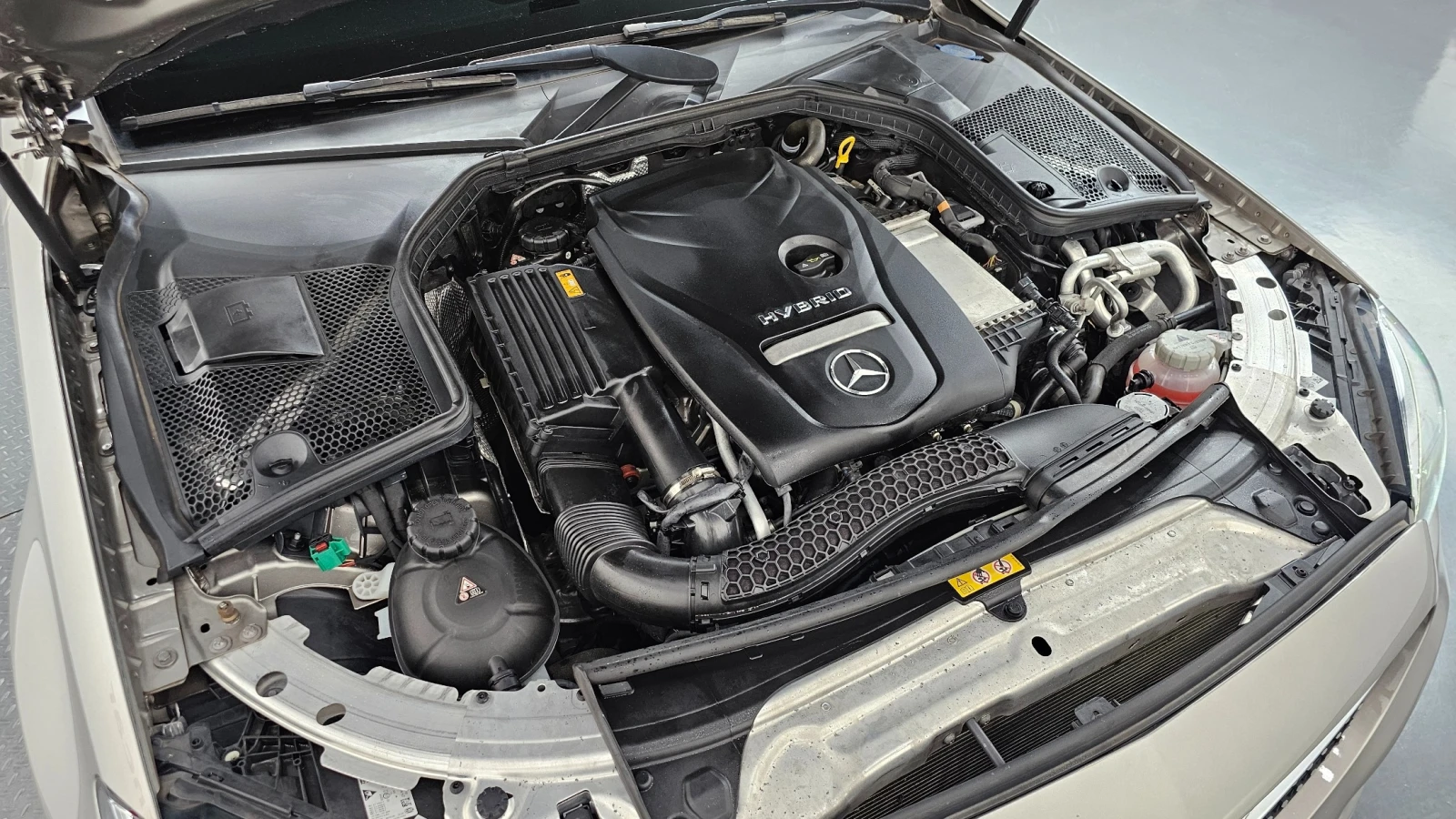 Mercedes-Benz C 200 AMG Line 4MATIC Plug-in Hybrid, снимка 5 - Автомобили и джипове - 56073686